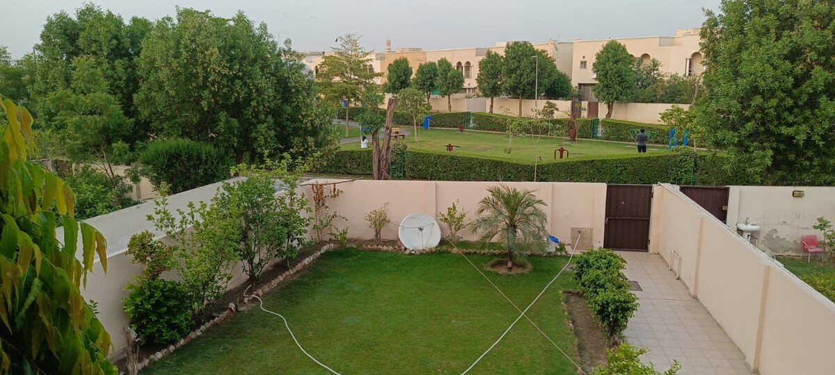 Haven Lodge Lahore, 4BR Home with Park access
