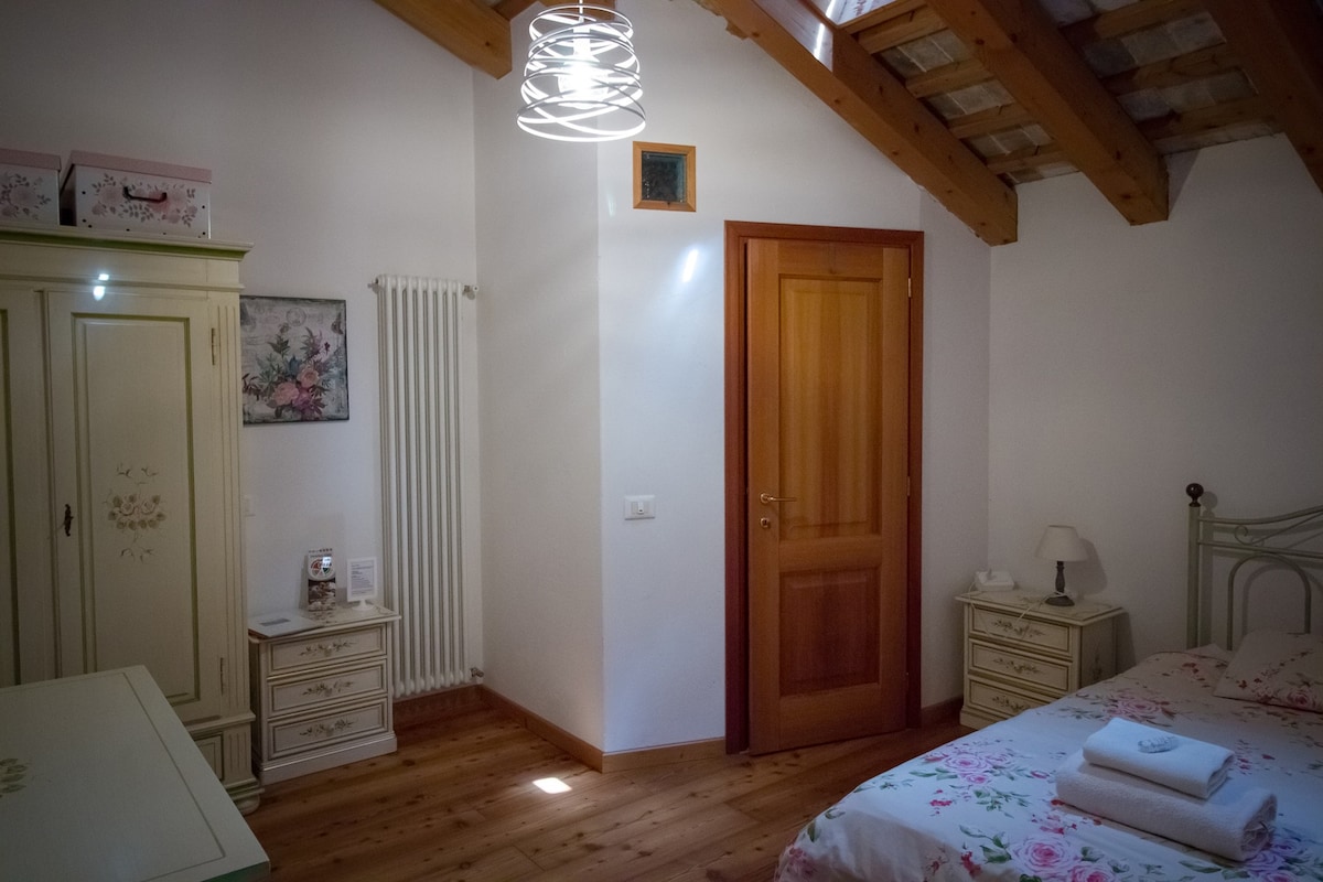 6) Treviso附近房间内的单人卧室卫生间