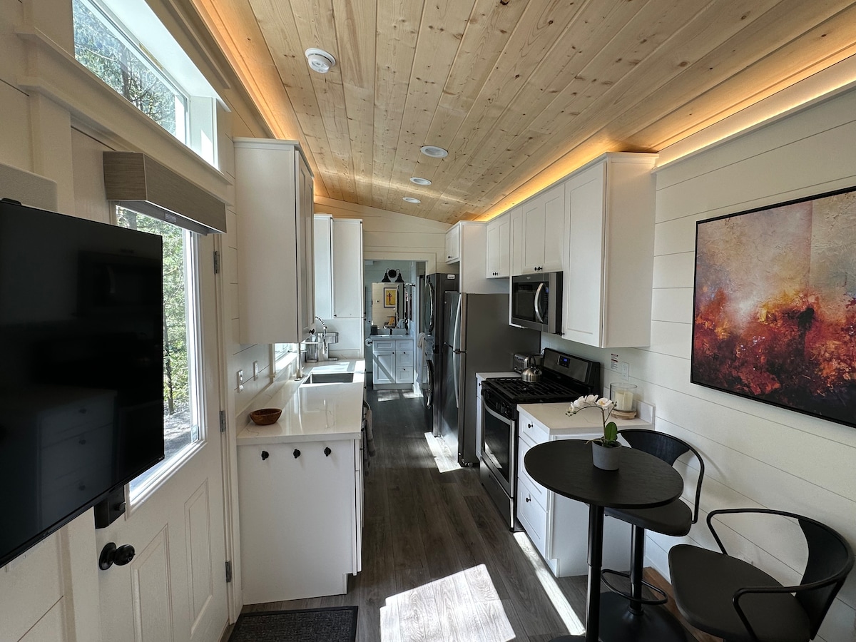 Hidden Falls Tiny Home with Mountain View