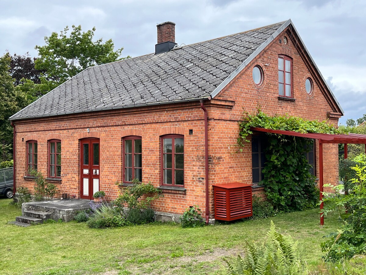 Österlen Ravlunda的田园诗般的（自有）避暑别墅