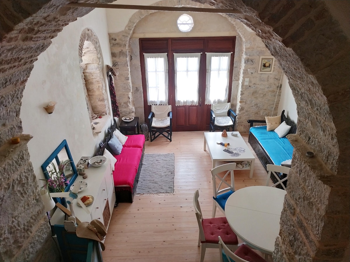 位于卡拉莫蒂奇奥斯（ Kalamoti Chios ）中世纪村庄的可爱单间公寓