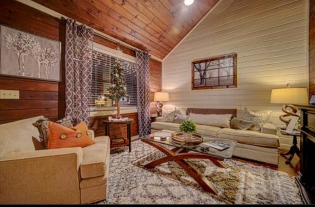 Luxury King IN-Town Creekside Cottage "Sneffles"