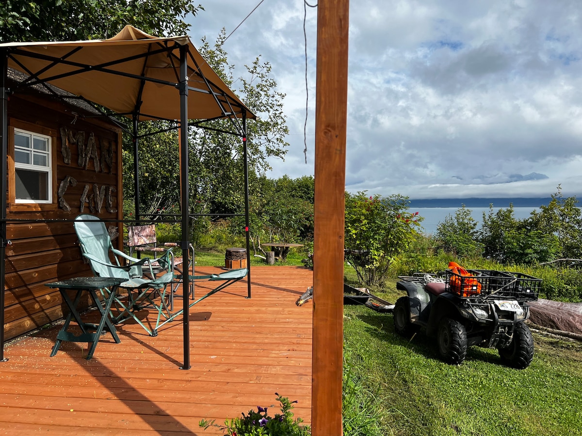 Glamping Cedar ManCave by the Bluff at Kilchers