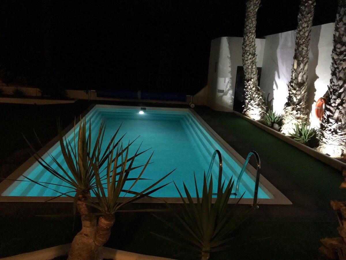 阿马波拉别墅（ Villa Amapola ）。恒温泳池，海上4张床！