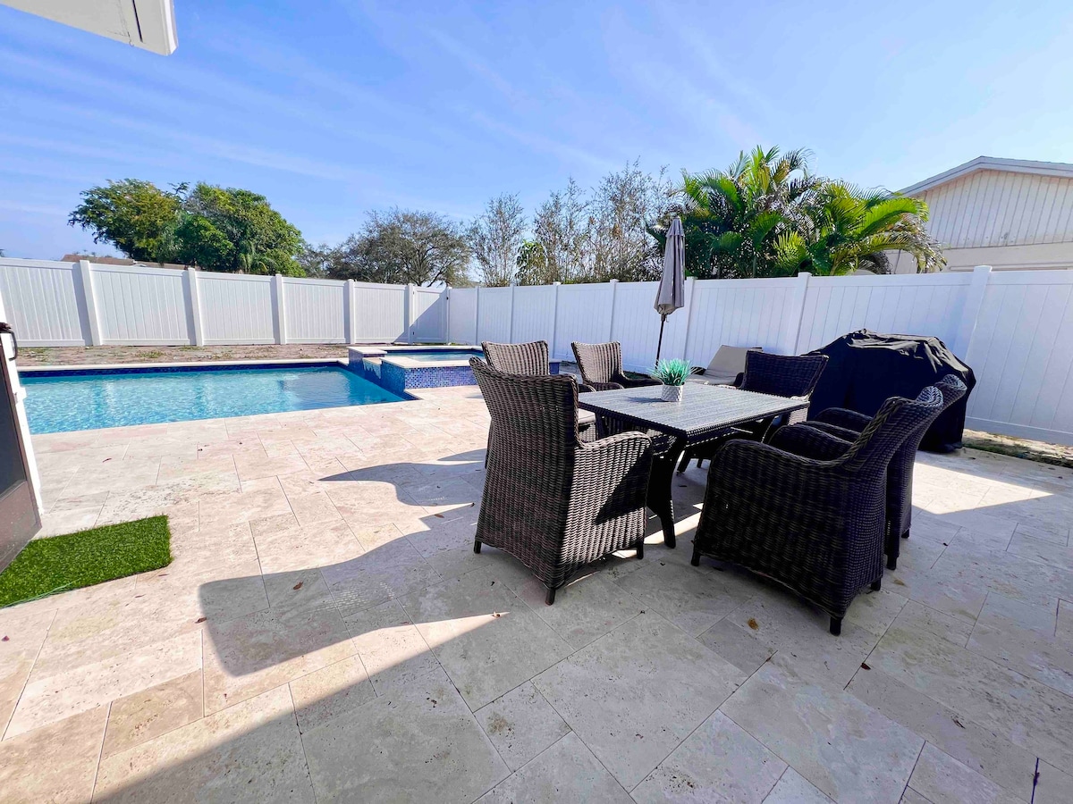 Saltwater Heated Pool + Spa Home in Boca Raton