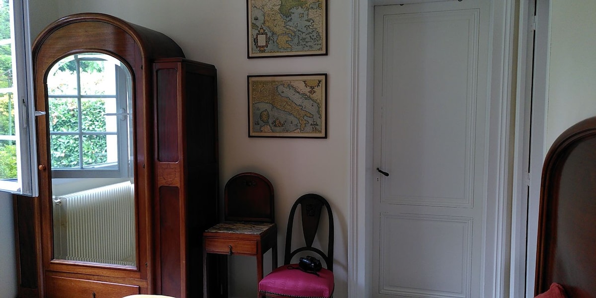 房间非常安静，位于带花园的19世纪别墅内。