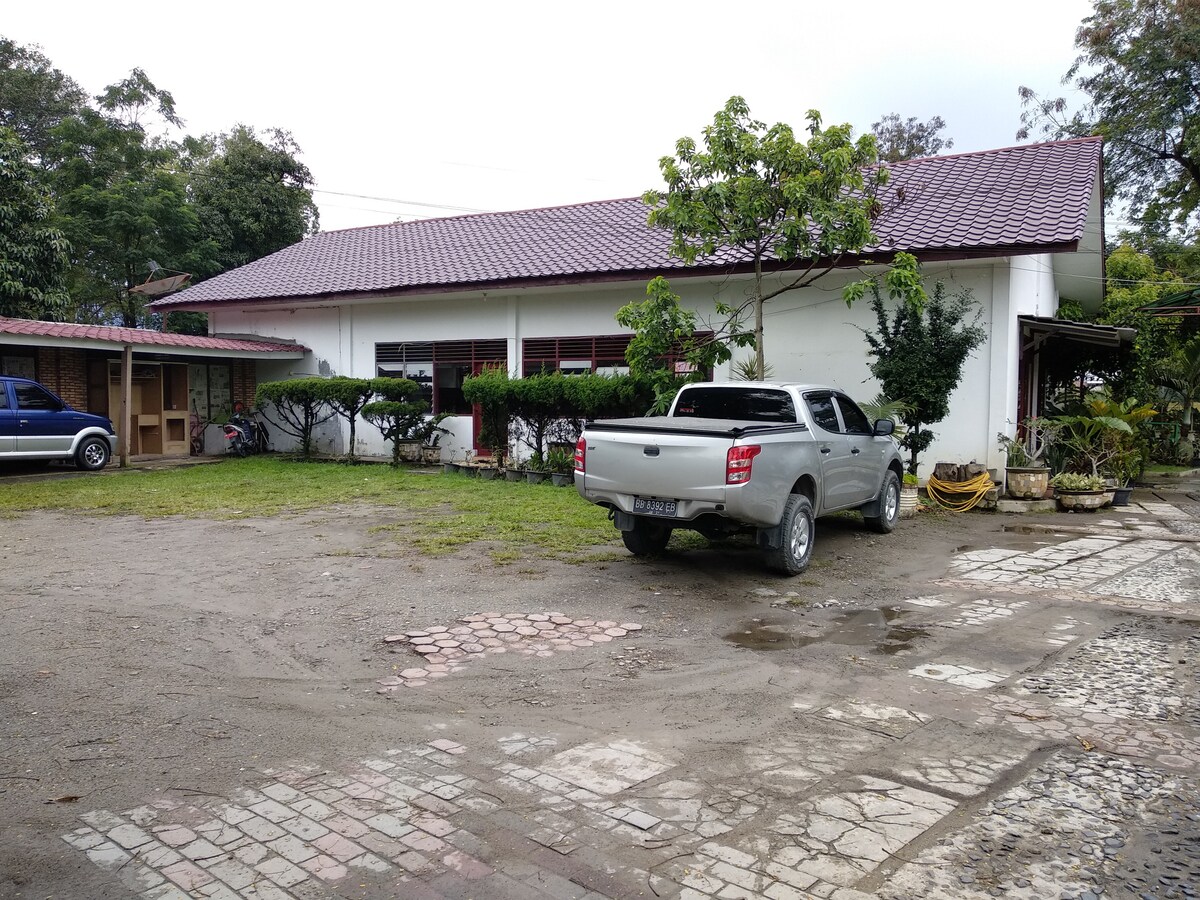 Famili Room Hotel Tiga Besar