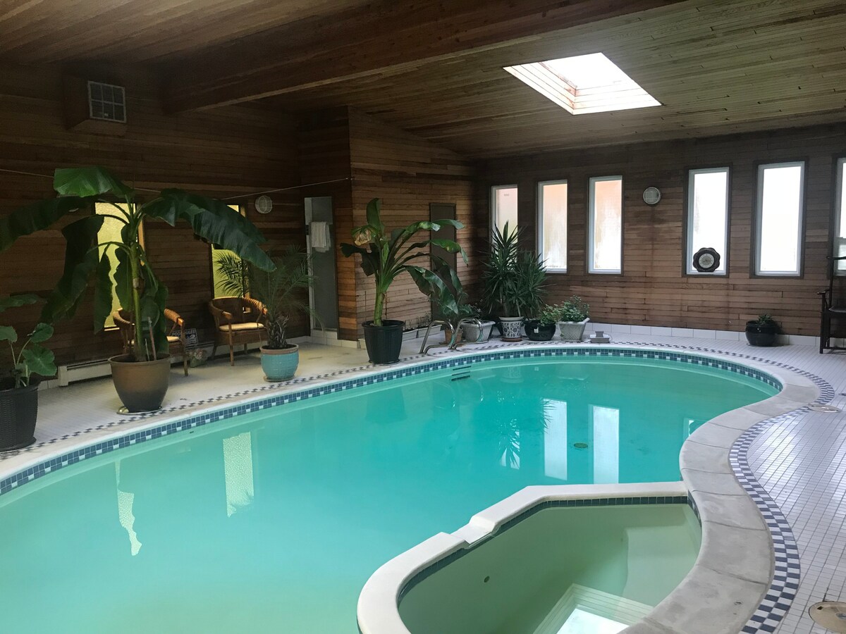 温哥华带室内游泳池的家庭住宿2（私人浴室）