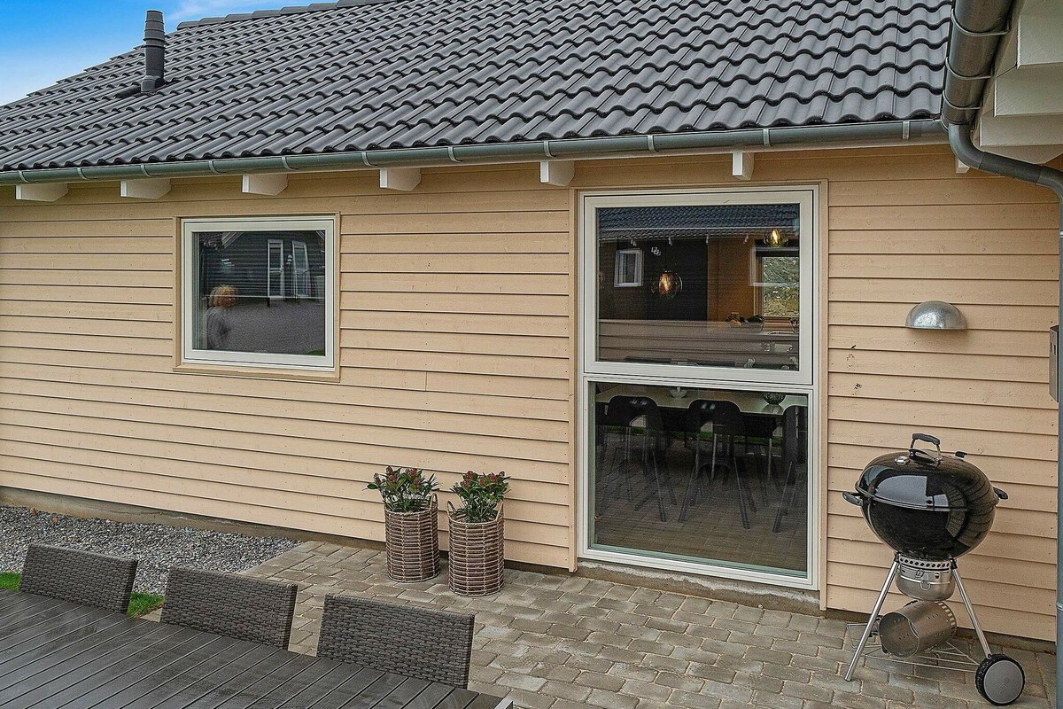 10 person holiday home in hasselberg