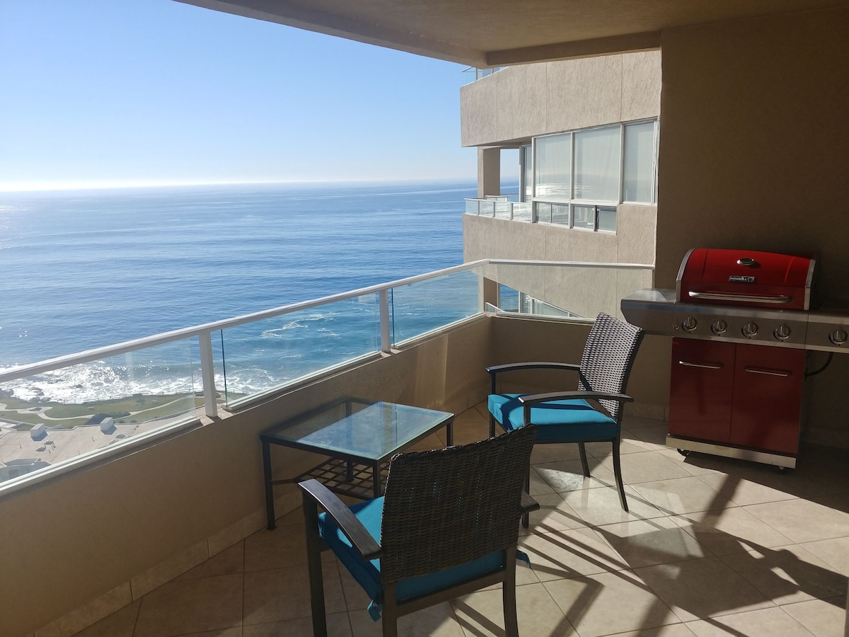 3bed 2 bath Condo with Panoramic Ocean Views