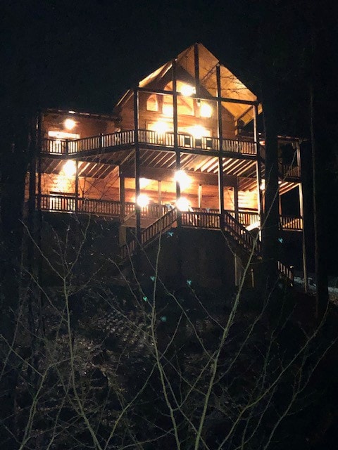 Blue Ridge Treetop Luxury Lodge, Gameroom, Hot tub