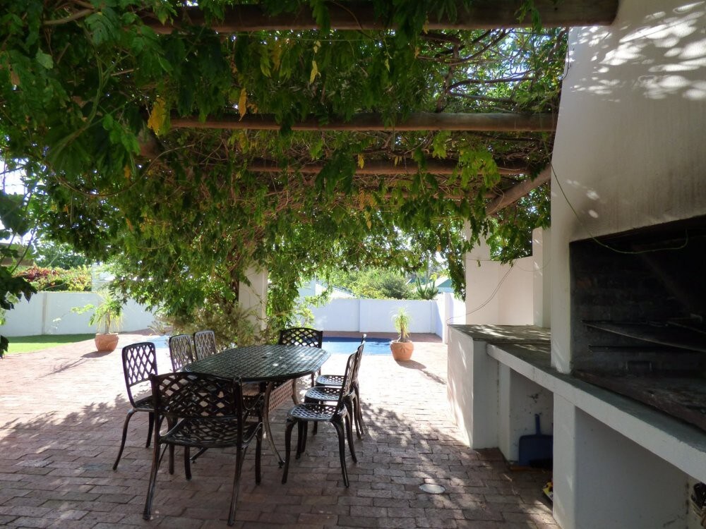 Relaxed Holiday House in Theewaterskloof Estate