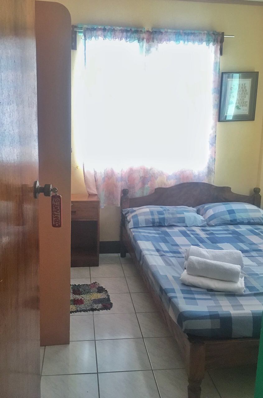 Necy's Homestay: 2F Couple Rm Own T&B Near Church