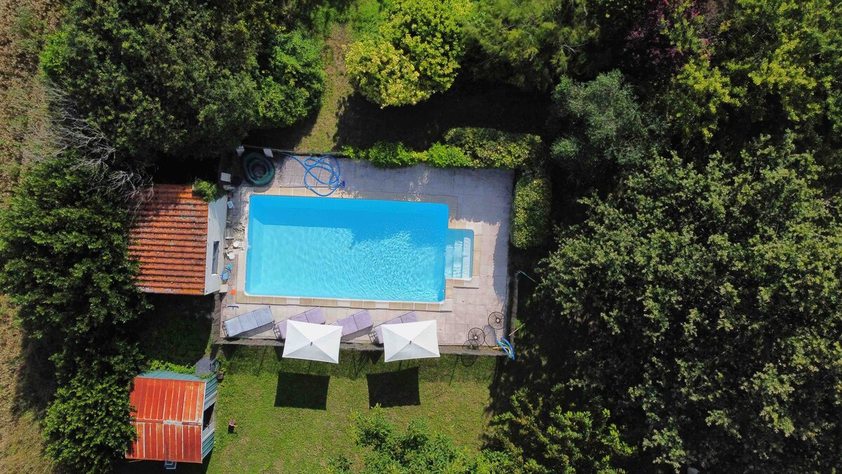 Private Rural House with pool close to Aubeterre