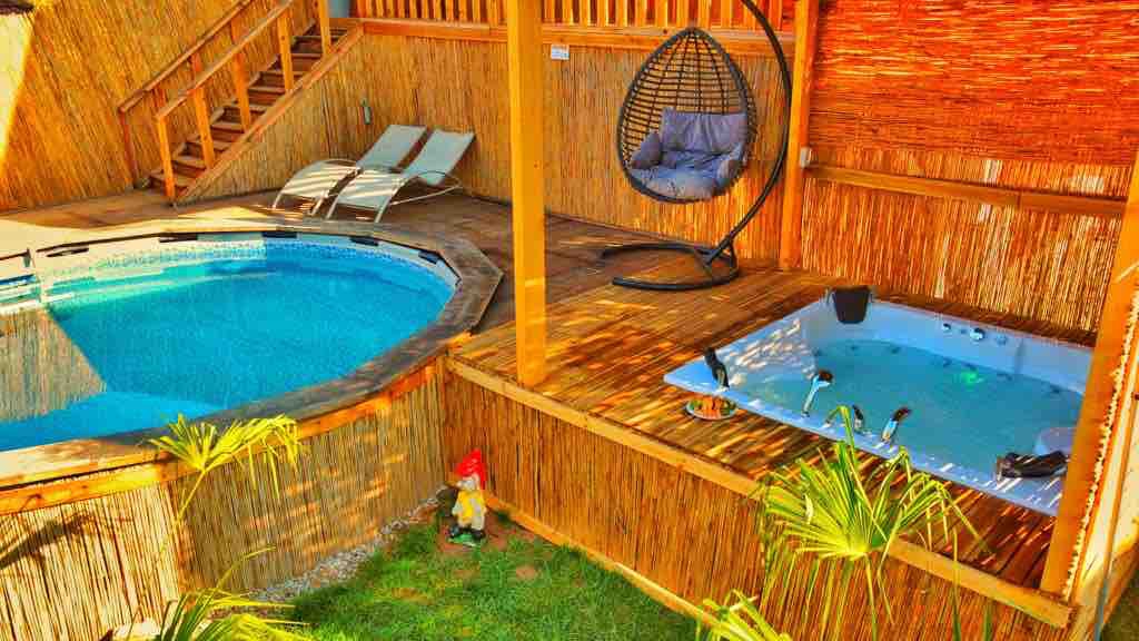 加热泳池+热水浴缸Sapanca Bamboo Chalet