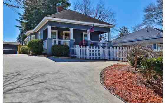 Beautiful Bungalow in Historic Toccoa.