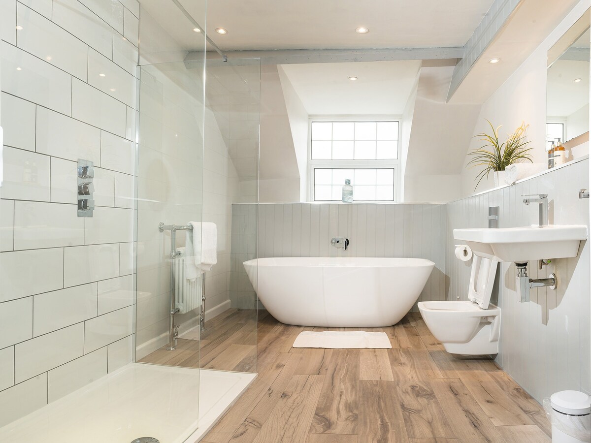 Superior-King-Ensuite-The Loft