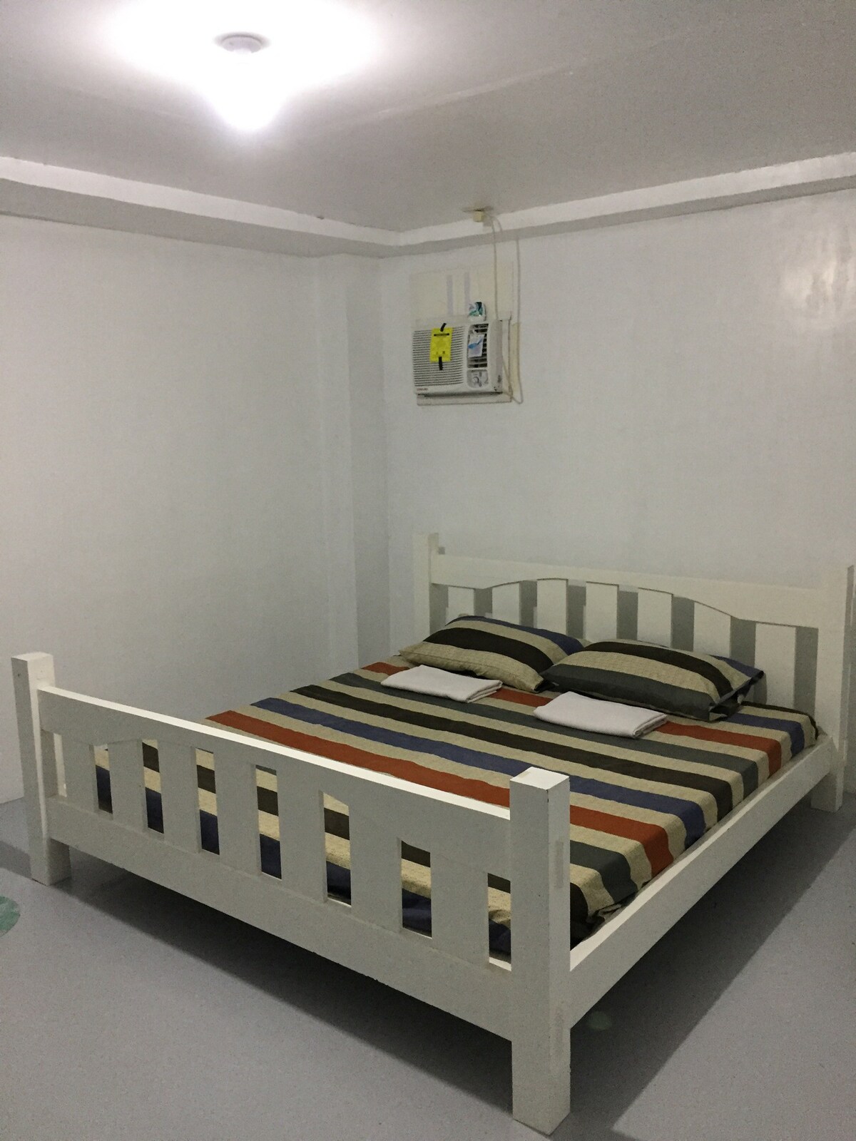 Affordable Clean & Comfy  King Sized Bedroom