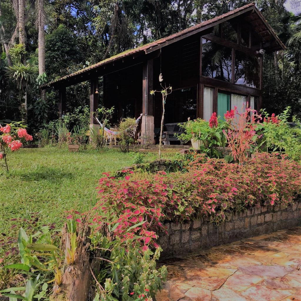 Lindo Chalé com piscina e vista pra Serra do Mar!