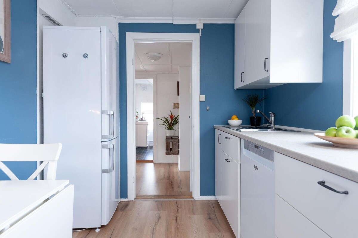 位于Sørlandshus的舒适公寓，有2间客房。