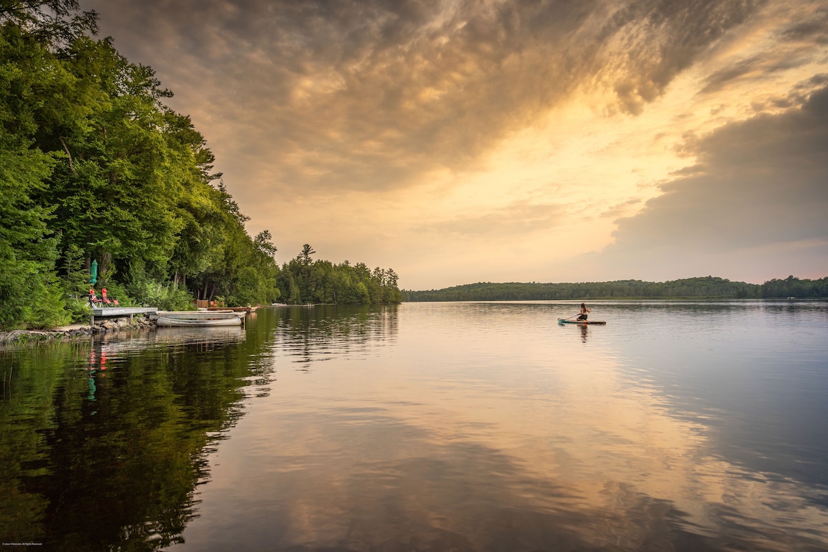 Cozy Waterfront Muskoka Cabin