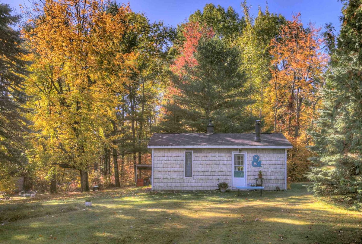 Two Trees Lake Huron Cottage, dog friendly