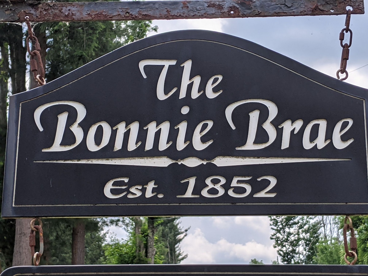 The Bonnie Brae on the 
Allegheny River
5Br 2Bath
