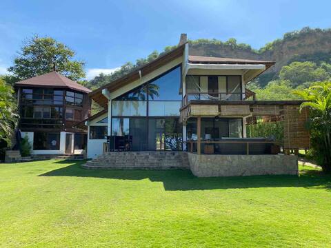 Casa de los Pavos Reales OLÓN