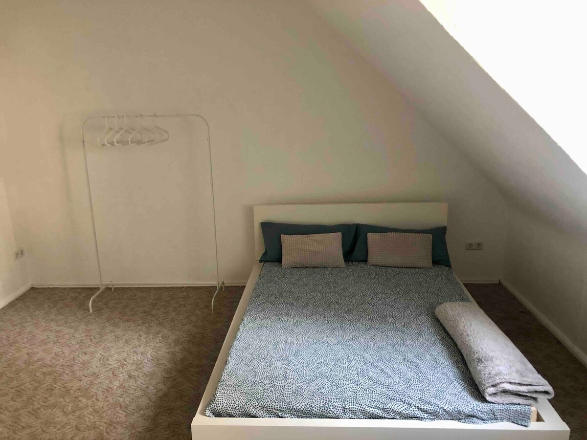 cozy room close to City Center