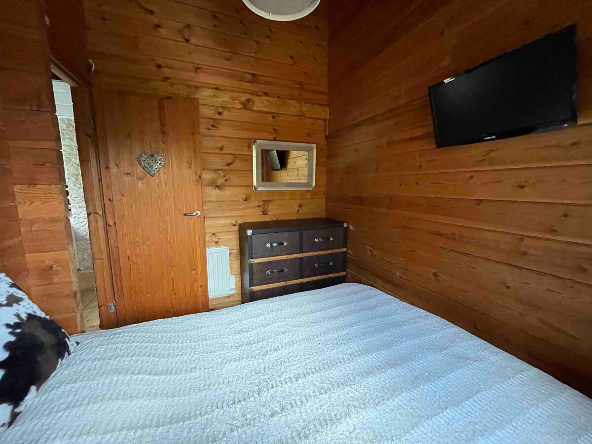 舒适度假木屋，坐落于上伏奇山脉中心