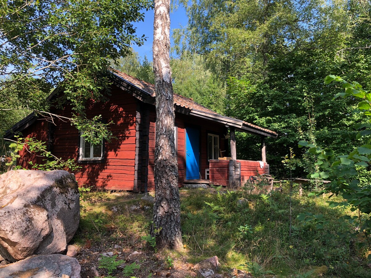 毗邻荒野的Bäckstugan。
