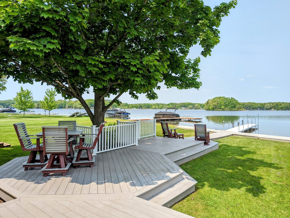Lakefront Cottage in Lakeview