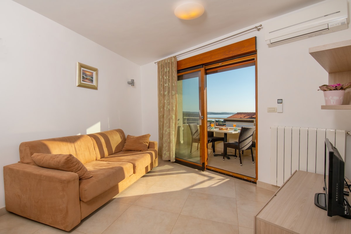 Apartment OLIVA 2+2 with sea view