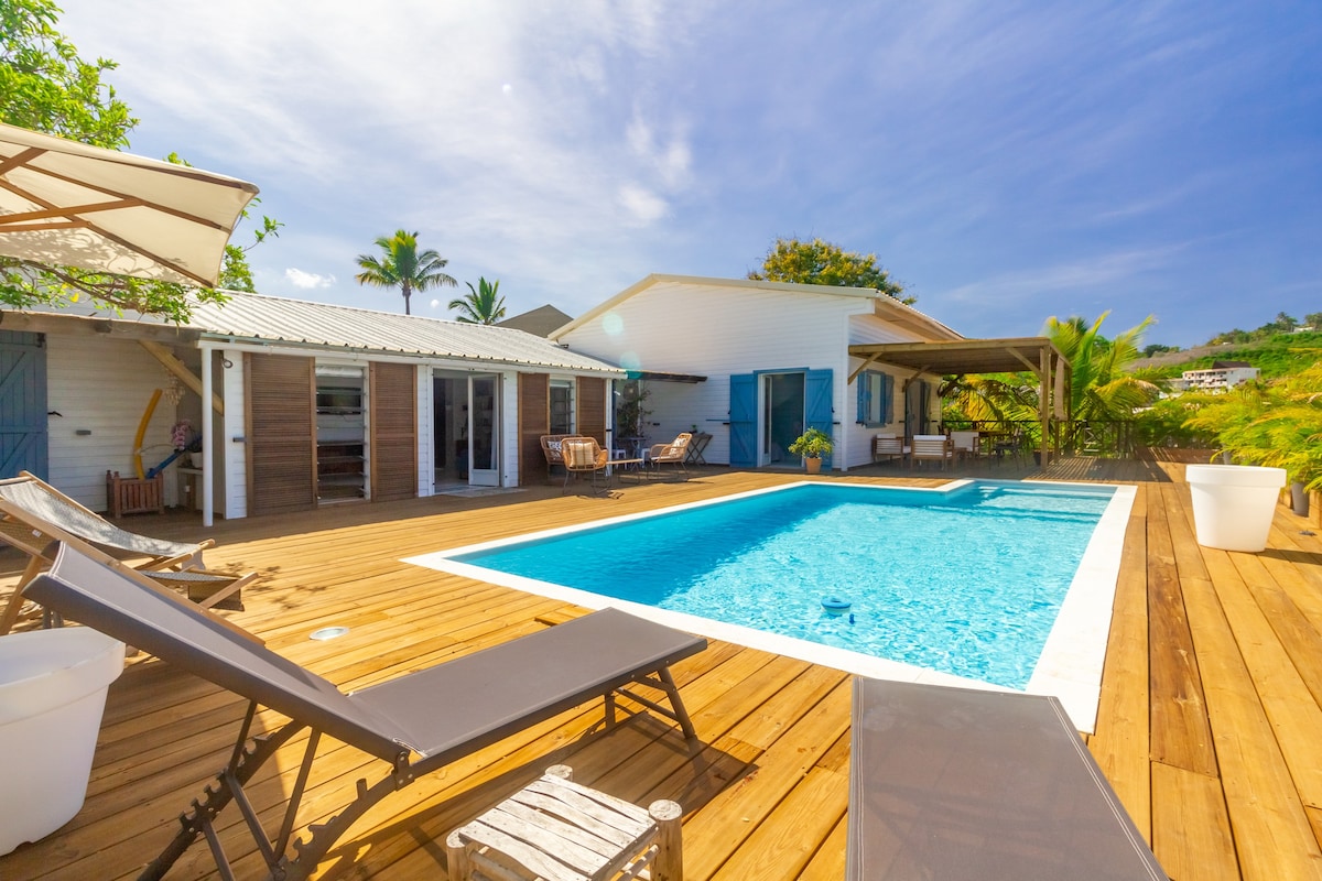 Athéna - villa de charme avec piscine et vue mer