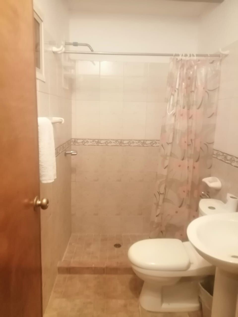 Habitación con baño privado.