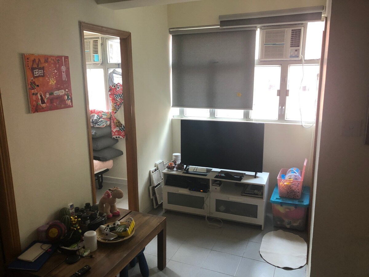 In sheng wan, 2 bedrooms appartment close to mtr