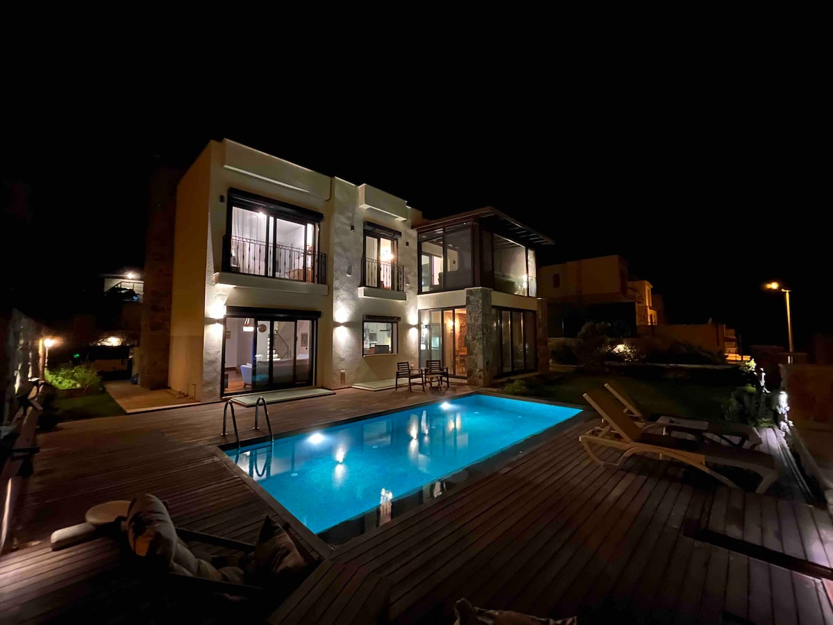 Private pool, +A Luxury Villa