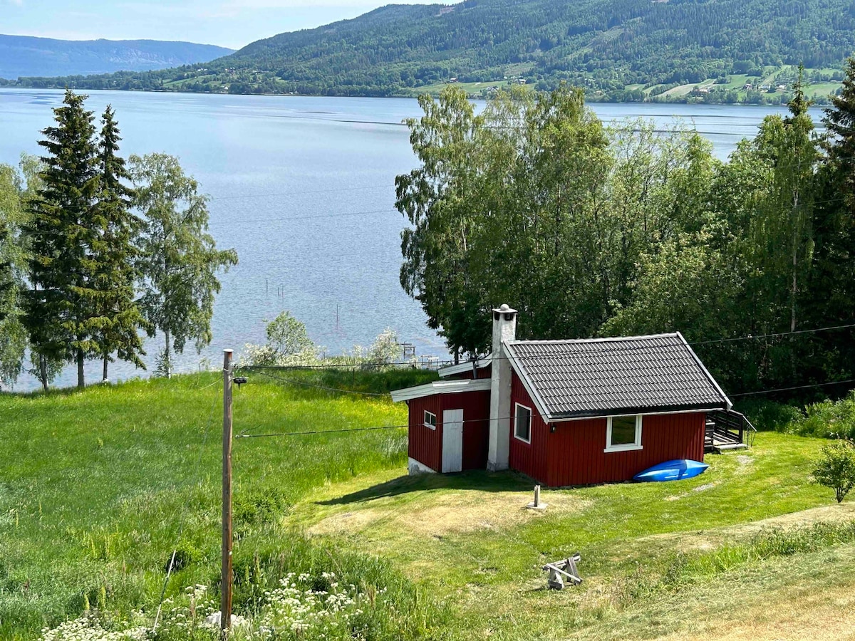 在Tyrifjorden的舒适小屋