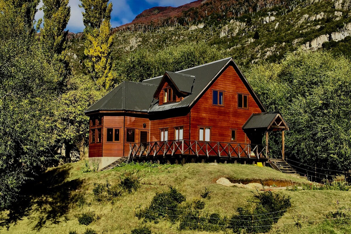 El Refugio Lodge - Brown Room - Meals Included*