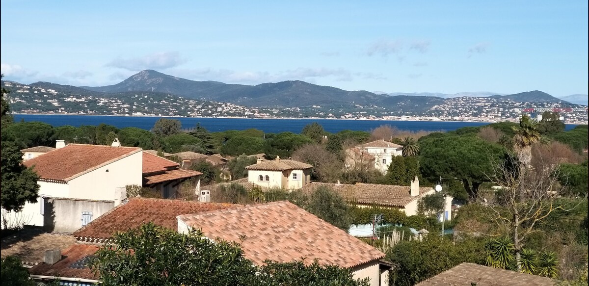 盖亚别墅（ Villa GAIA ） --泳池--圣特罗佩斯湾（ Gulf of Saint Tropez ）景观