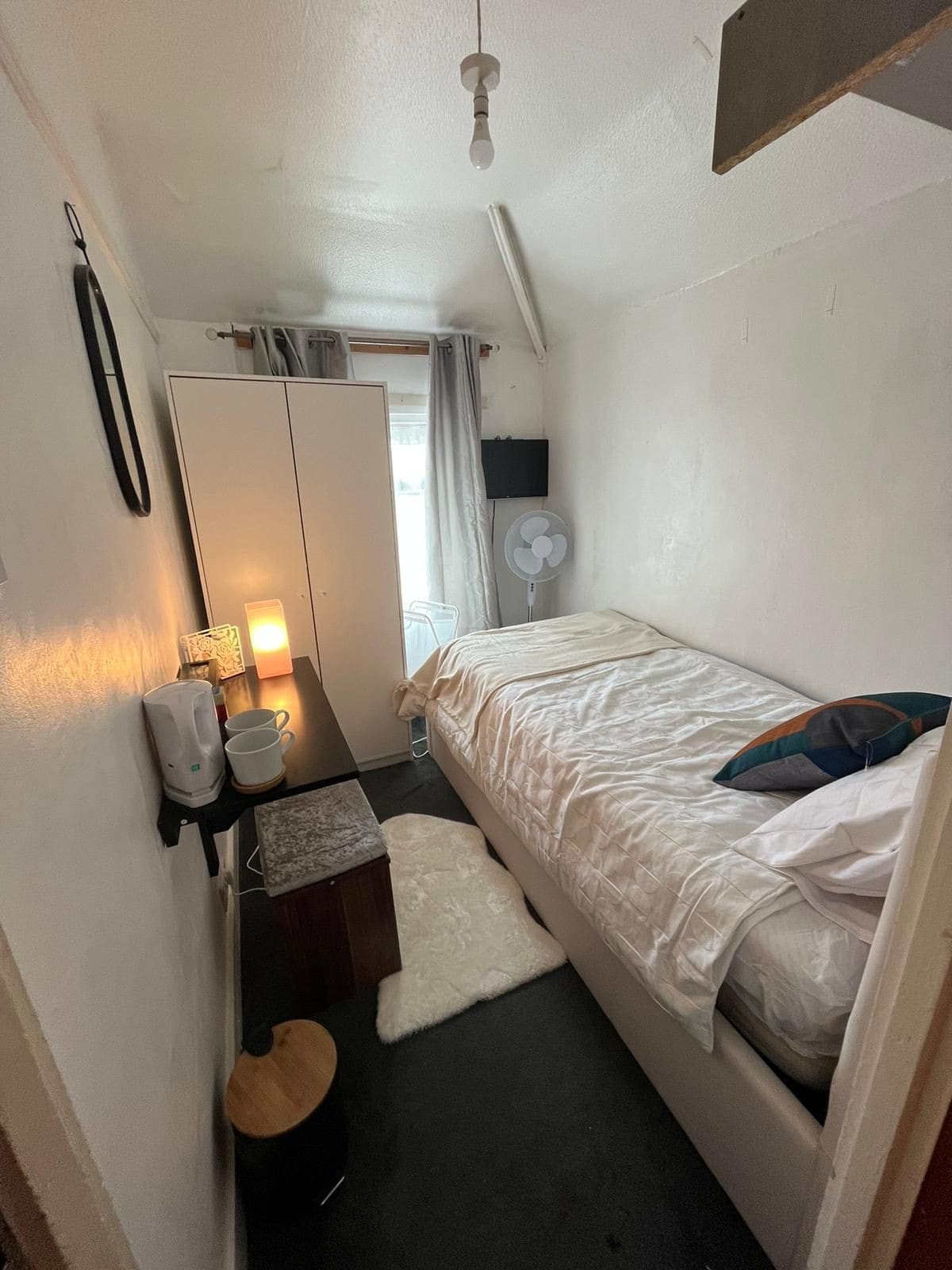 comfortable single room