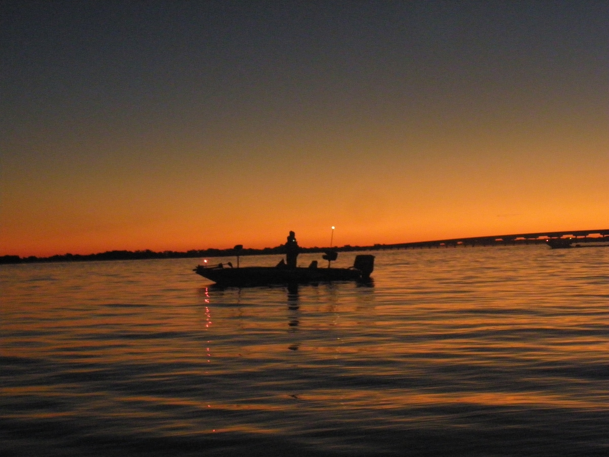 萨姆·雷本湖（ Lake Sam Rayburn ） -享受钓鱼和户外活动