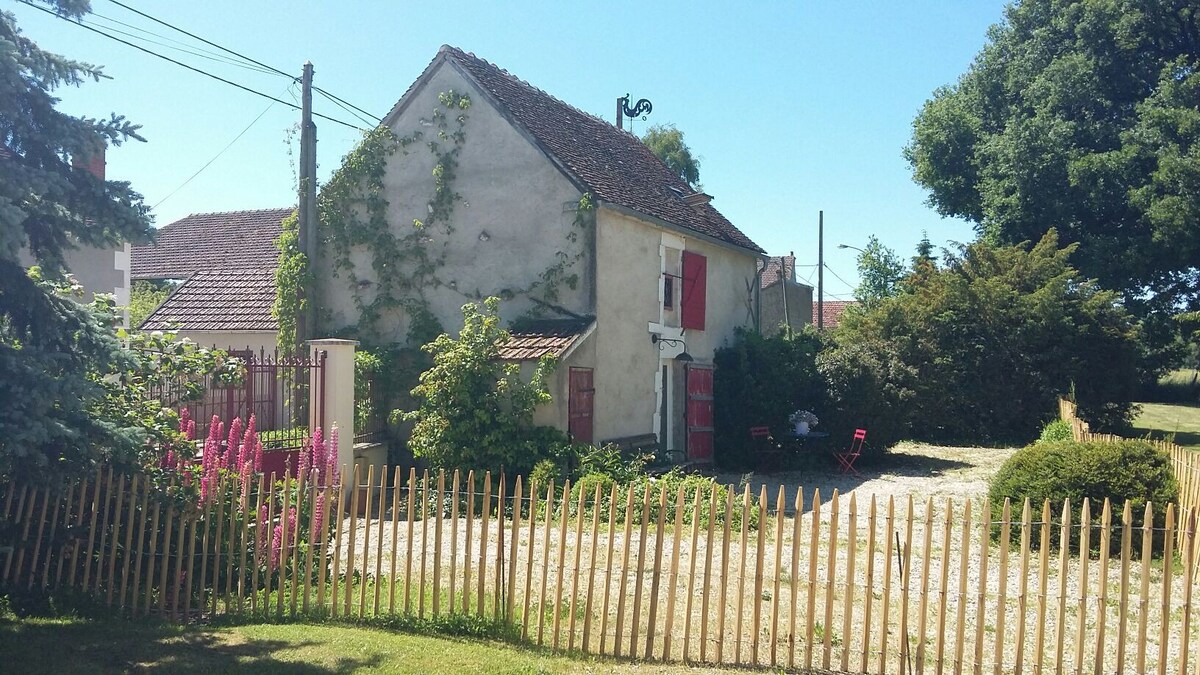温馨小屋（ Auxerre ） ， 5分钟-夏布利（ Chablis ） - 20分钟。）