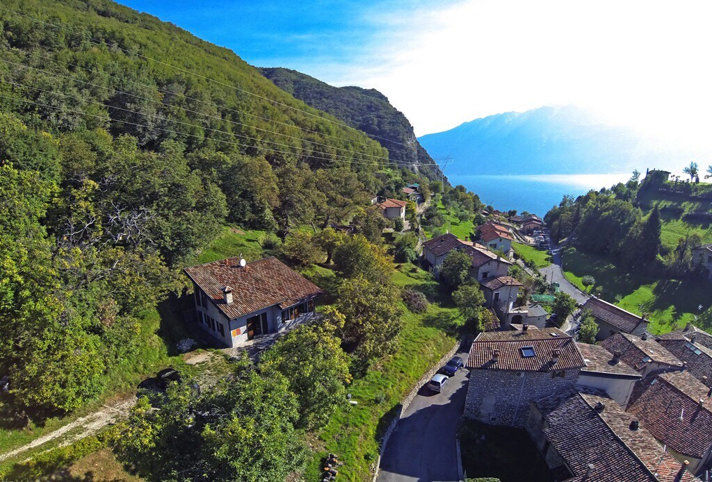 Villa singola con splendida vista lago