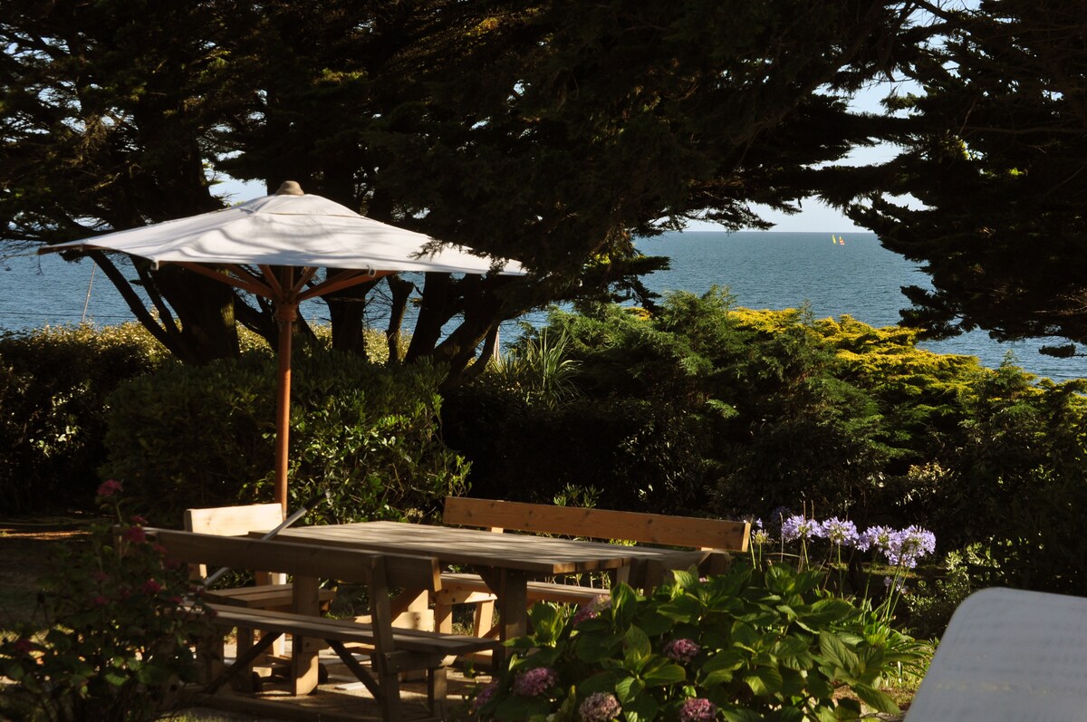 Maison de plage/vue sur mer/grand jardin/Kersidan