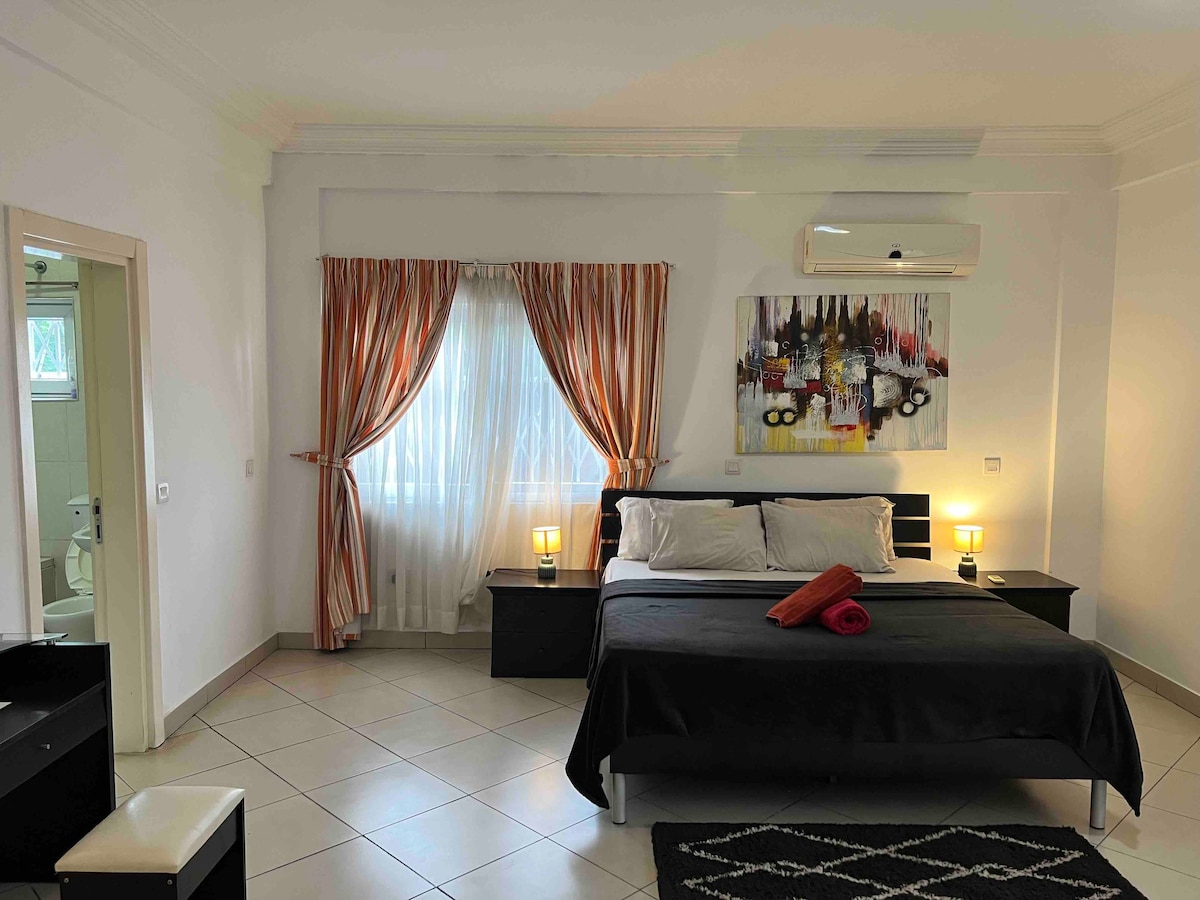 Posh 2BDRM Pad at The Ridge, Accra.