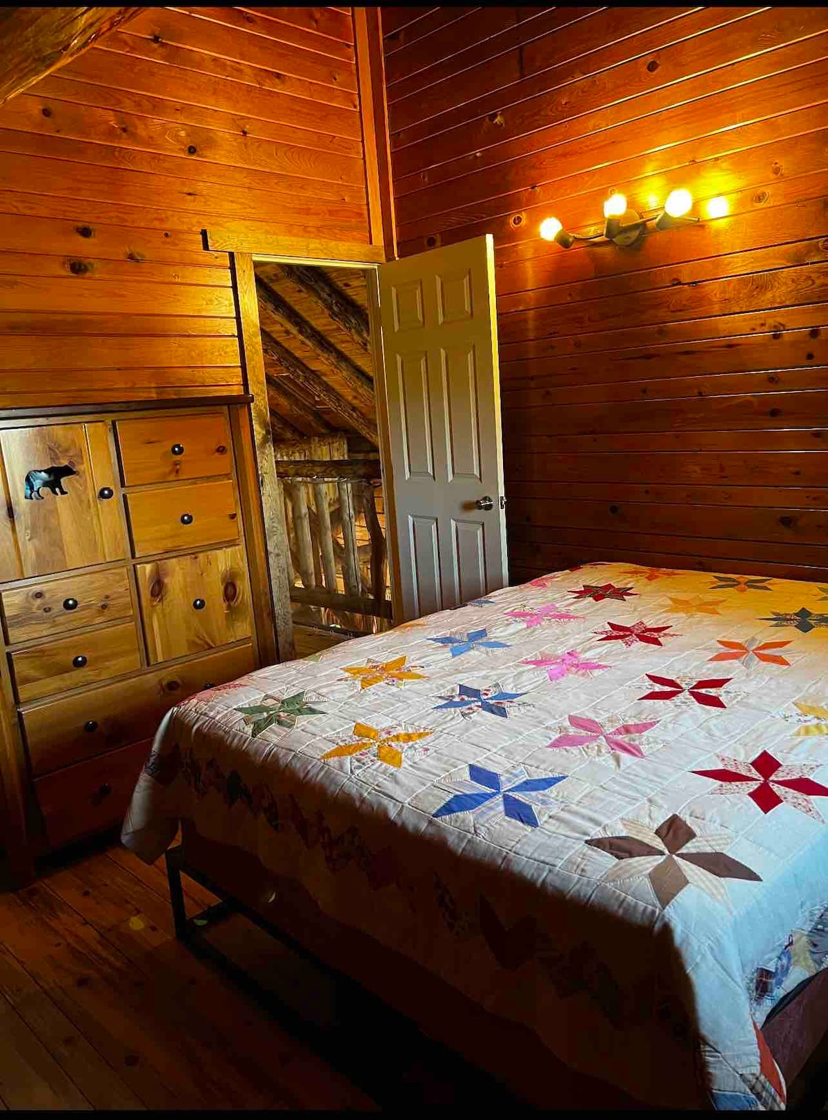 漂亮的3卧室原木房源，温馨舒适