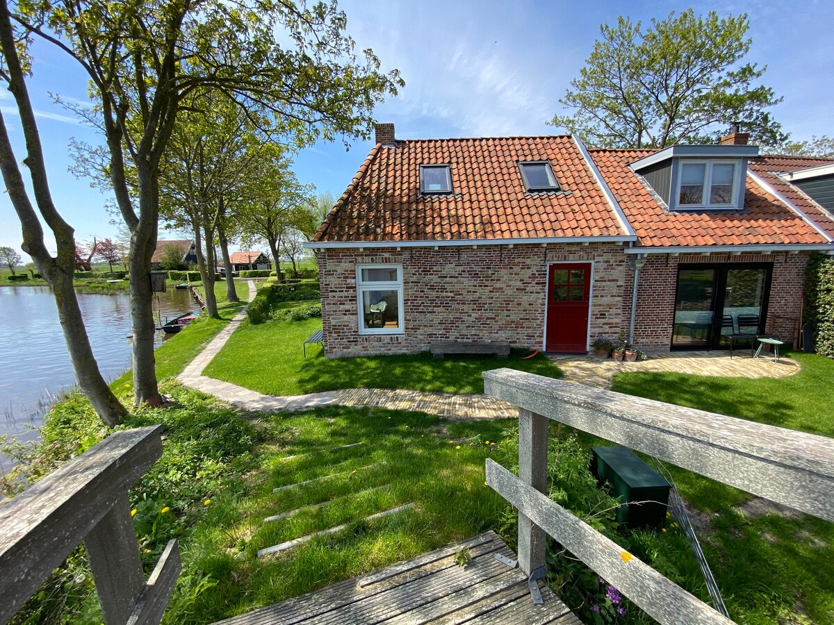 Dream house in Friesland on the Dokkumer Ee