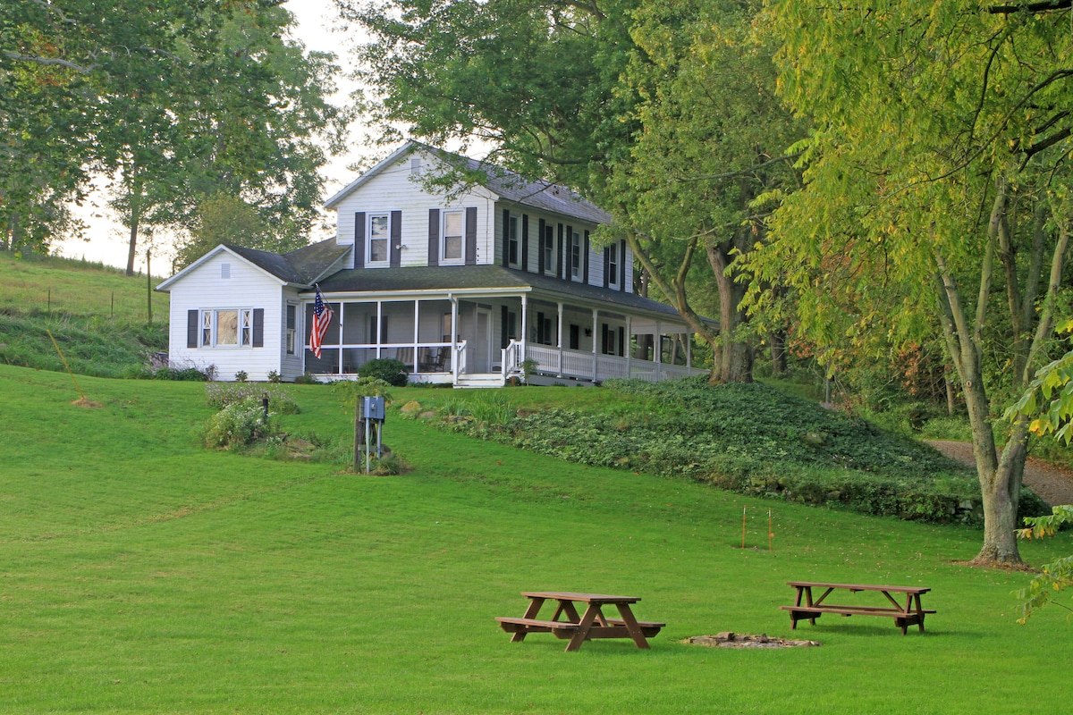 Bent Canoe Farm Guest House