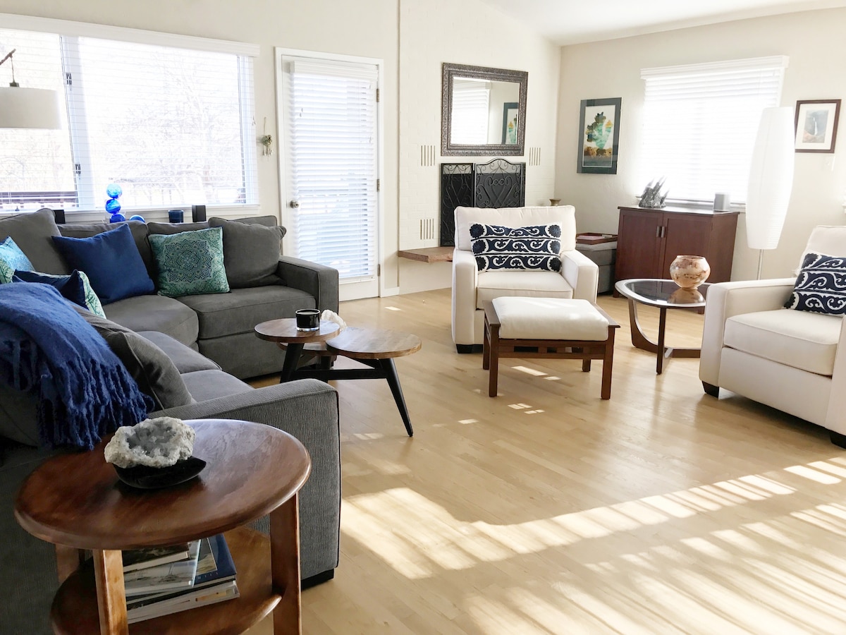 博尔德（ Boulder ）开放阳光明媚的4卧室公寓，一切都近在咫尺！